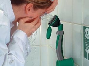 Augendusche ClassicLine m.einem Brausekopf 45Grad Wand-/Tischmontage 1/2 IG Zoll