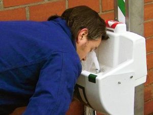 Augendusche PremiumLine m.Auffangbecken+Abdeck.Wm.3/8 AG Zoll B-SAFETY